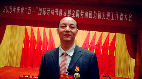 熱烈祝賀宜昌長(zhǎng)機(jī)科技公司智通兵同志榮獲“全國(guó)勞動(dòng)模范”稱號(hào)