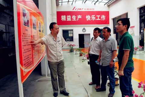 恩施州宣恩縣組織部領(lǐng)導(dǎo)一行蒞臨長機科技考察黨建工作