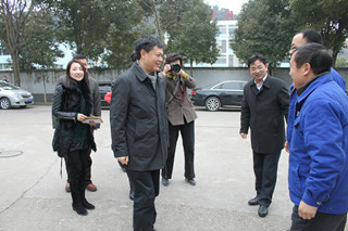 市委常委、高新區(qū)工委書記莊光明來我公司慰問勞模