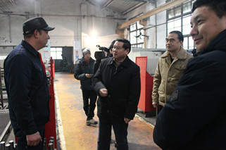 市委常委、市總工會(huì)主席劉學(xué)甫同志來我公司慰問全國勞模