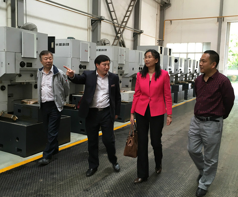 中國機(jī)械通用零部件工業(yè)協(xié)會(huì)傳動(dòng)聯(lián)結(jié)件分會(huì)秘書長明翠新蒞臨我公司指導(dǎo)工作