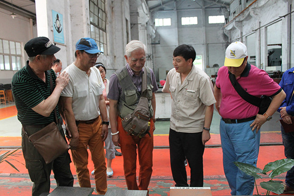 中國工業(yè)設(shè)計(jì)之父、清華大學(xué)責(zé)任教授柳冠中蒞臨我公司參觀考察